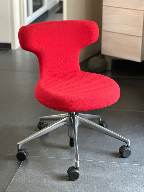 Image 1 of Vitra Pivot design chair