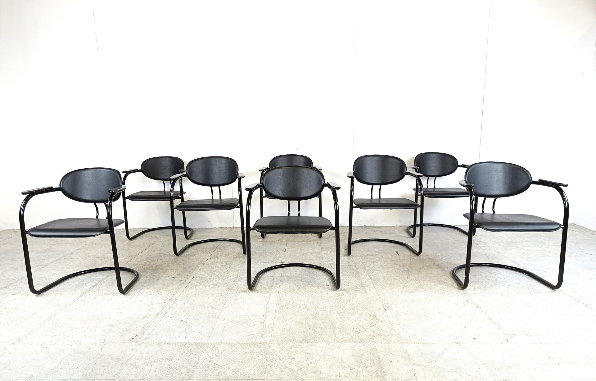 Second hand dining room chairs for sale deals