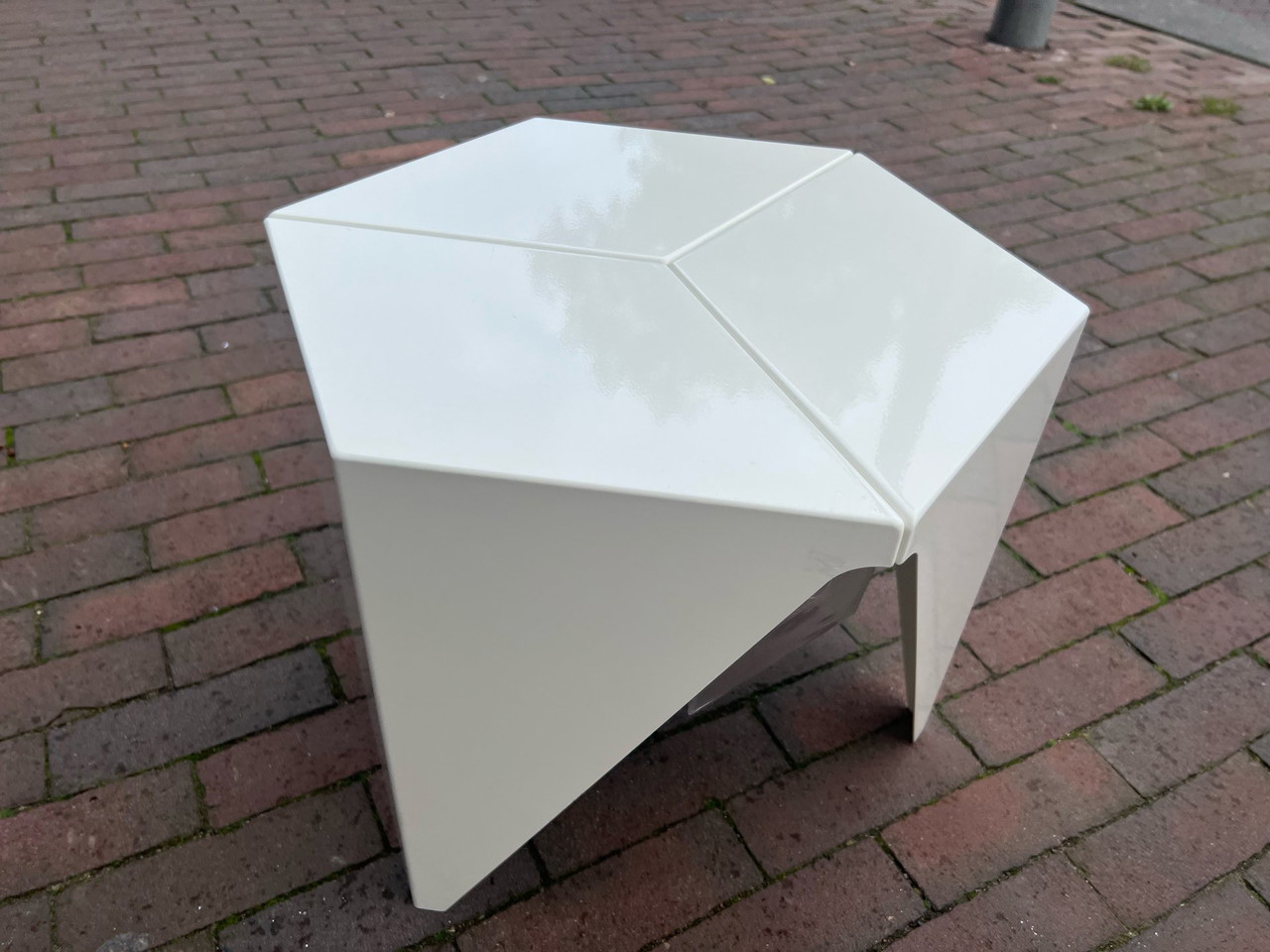 Vitra Prismatic Table White 575.36 Whoppah