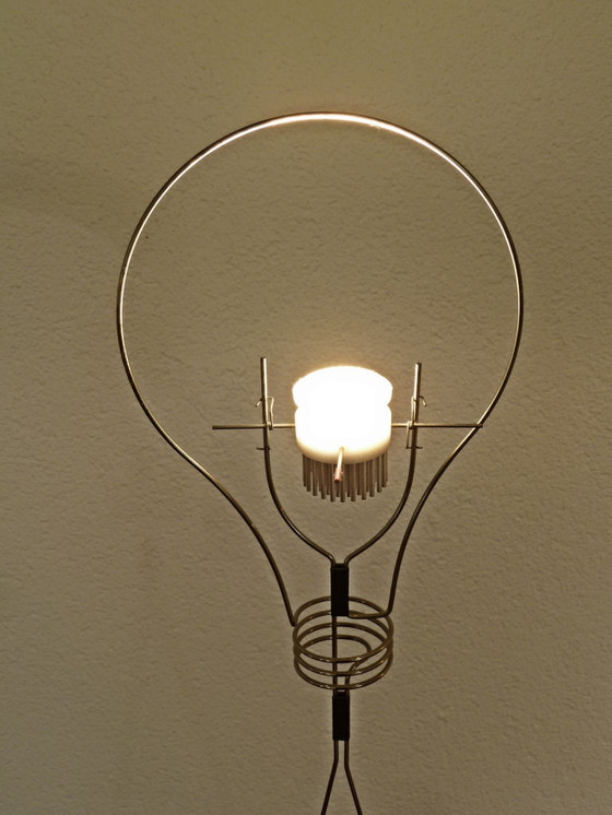 Image 1 of Lampe WALKING BULB d'Ingo Maurer par Michel Sempels