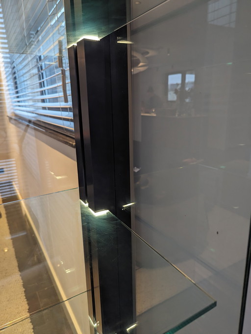 Linea 50 Glass display cabinet with lighting