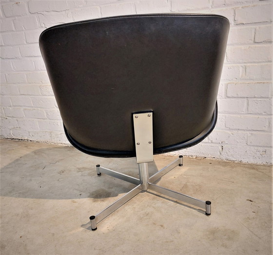 Image 1 of Artifort Exquis Lounge chair by Geoffrey Hartcourt