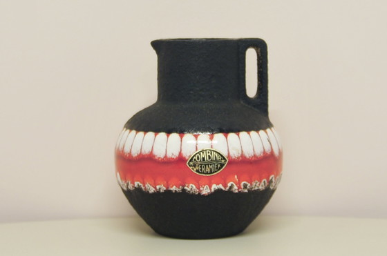 Image 1 of Vase rouge et noir d'Allemagne de l'Ouest Combina