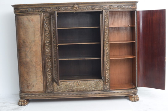 Image 1 of Armoire italienne en noyer