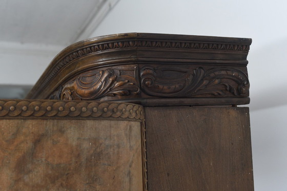 Image 1 of Armoire italienne en noyer