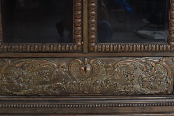 Image 1 of Armoire italienne en noyer