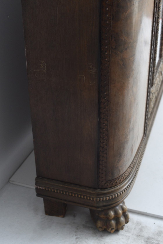 Image 1 of Armoire italienne en noyer