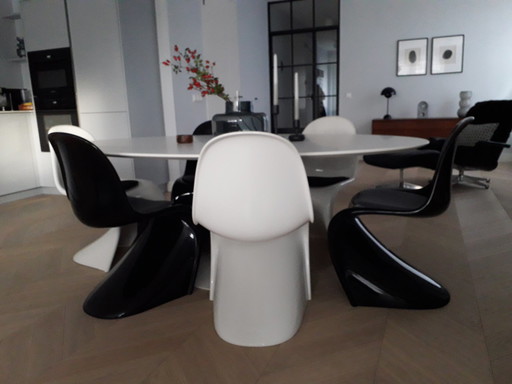 Eero Saarinen dining table