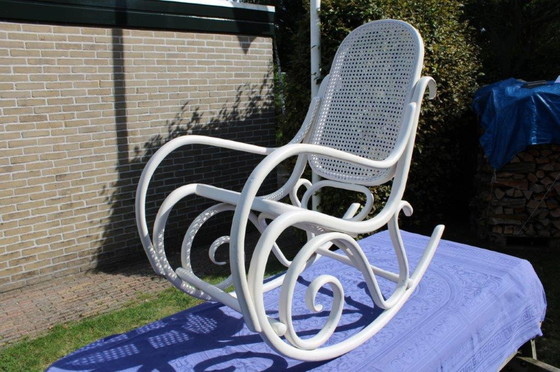 Image 1 of Fauteuil à bascule Thonet, blanc Fauteuil à bascule Thonet, 1970