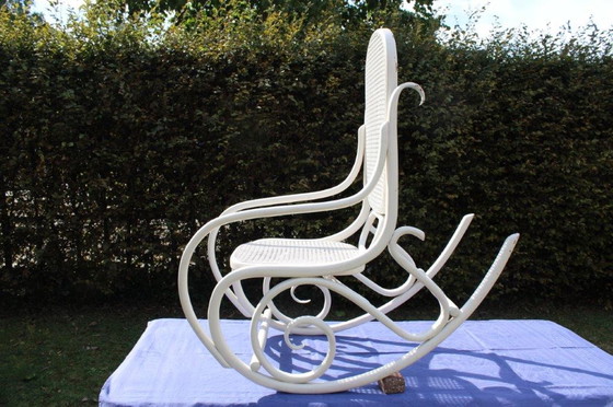 Image 1 of Fauteuil à bascule Thonet, blanc Fauteuil à bascule Thonet, 1970