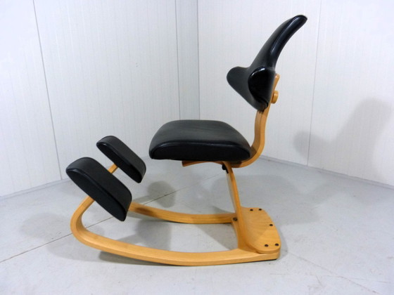 Image 1 of Chaise d'équilibre Stokke Varier Thatsit en hêtre et cuir noir 1990