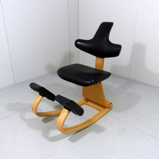 Image 1 of Chaise d'équilibre Stokke Varier Thatsit en hêtre et cuir noir 1990