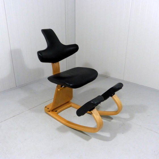 Image 1 of Chaise d'équilibre Stokke Varier Thatsit en hêtre et cuir noir 1990