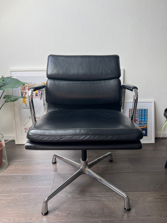 Image 1 of Vitra EA 208 Soft Pad chair