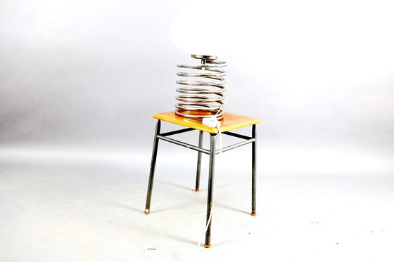 Image 1 of Lampe de table en chrome avec abat-jour ovale en verre opale, années 1960