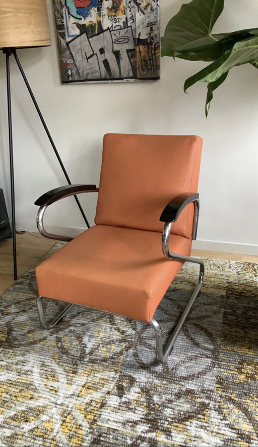 2 retro lounge chairs