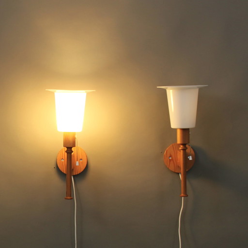 Uno Kristiansson (1925-?) & Östen Kristiansson (1927-2003) for Luxus, Sweden, set of 2 wall lamps, design 1970s