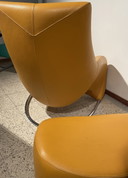 Leolux Darius fauteuil avec pouf