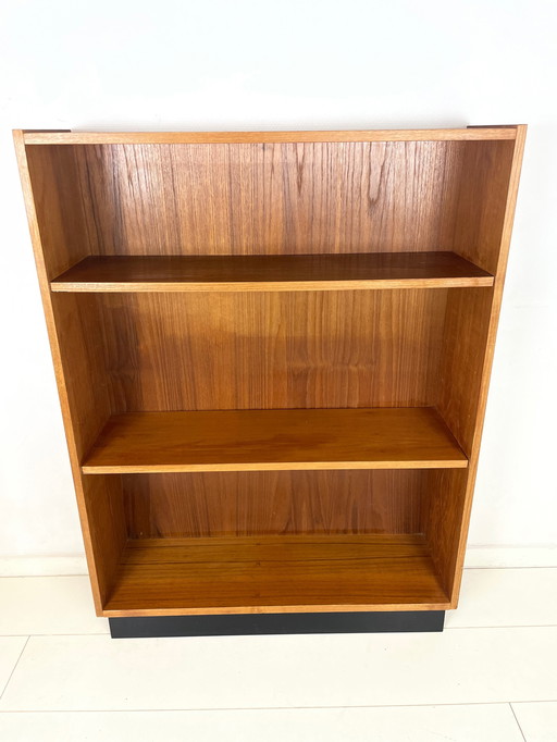 ES Møbler bookcase