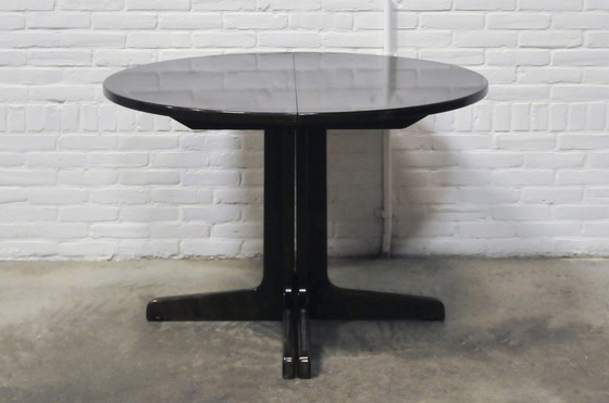 Image 1 of Thonet extendable round dining table