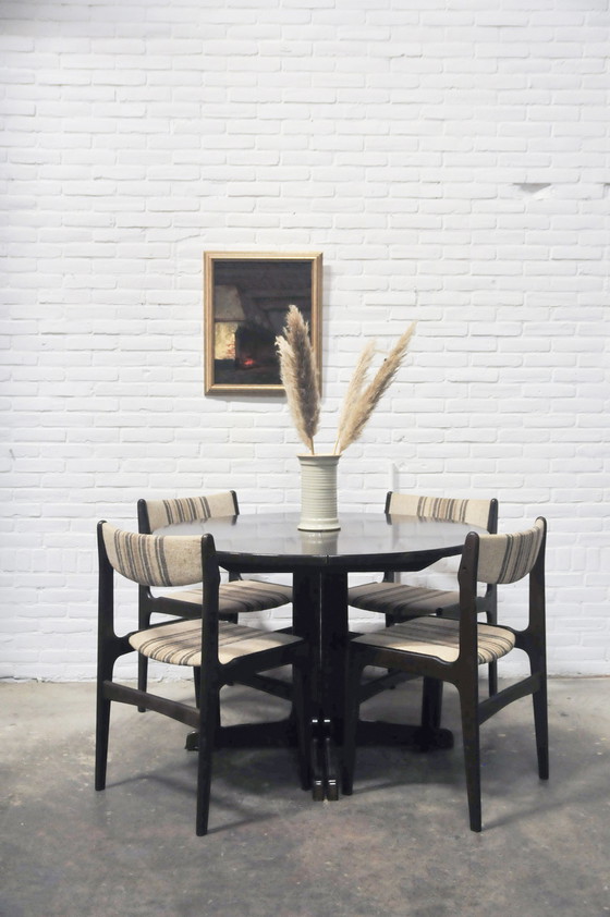 Image 1 of Thonet extendable round dining table