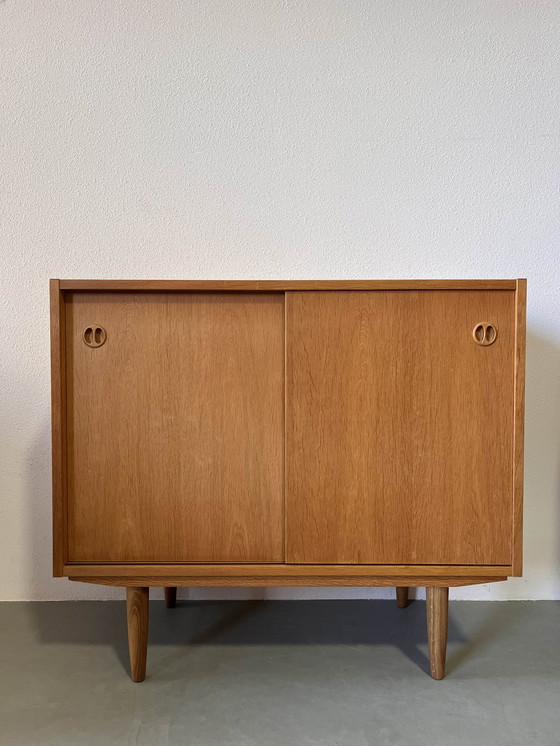 Image 1 of Mobiletto vintage in rovere con ante scorrevoli