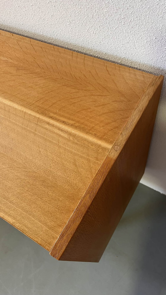 Image 1 of Mobiletto vintage in rovere con ante scorrevoli