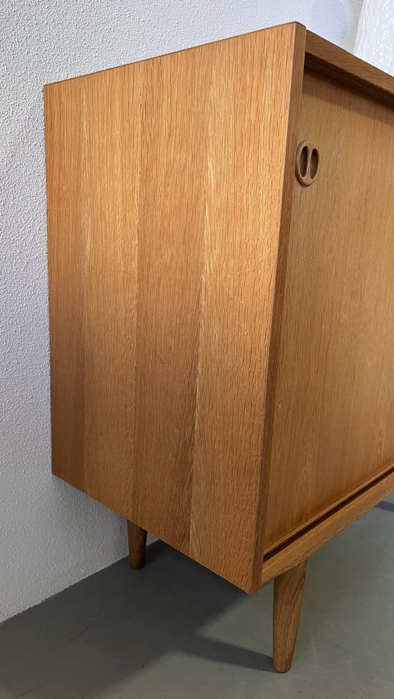 Image 1 of Mobiletto vintage in rovere con ante scorrevoli