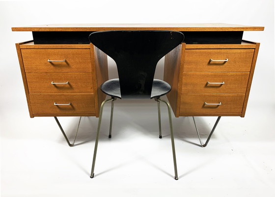 Image 1 of Bureau Tijsseling Nijkerk avec pieds en boucle