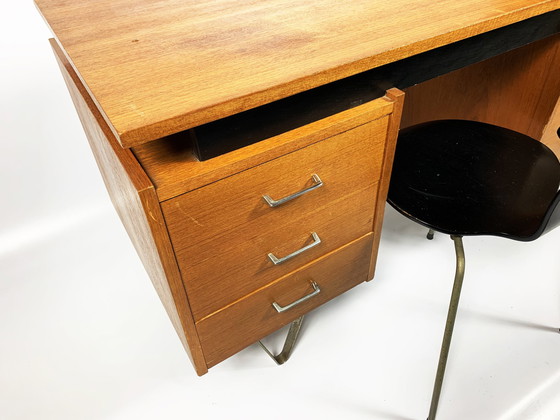 Image 1 of Bureau Tijsseling Nijkerk avec pieds en boucle