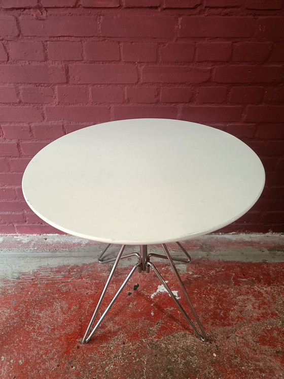 Image 1 of Table d'appoint vintage en fil d'acier