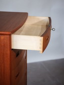 Commode vintage en teck convexe