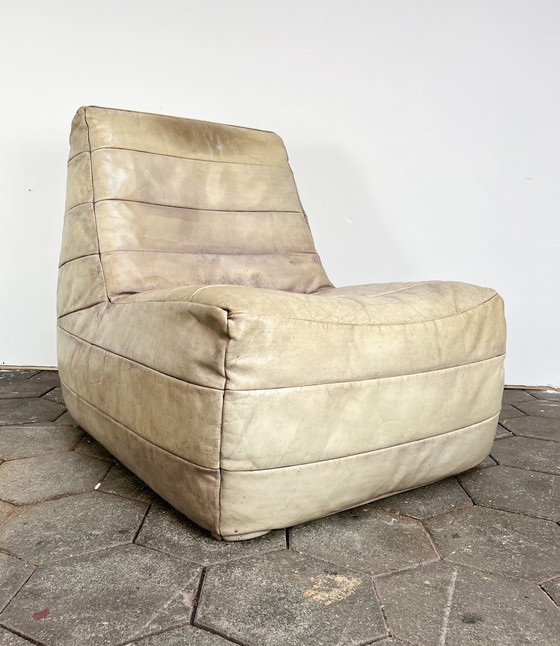 Image 1 of Fauteuil en cuir massif XL avec pouf, après 2000