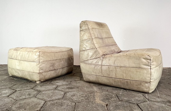 Image 1 of Fauteuil en cuir massif XL avec pouf, après 2000