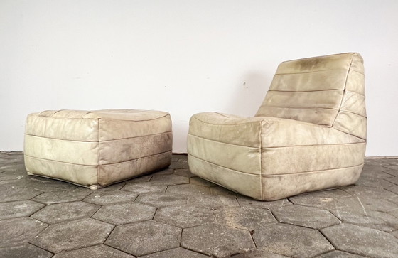 Image 1 of Fauteuil en cuir massif XL avec pouf, après 2000