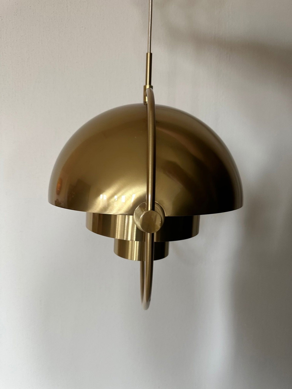 Lampada a sospensione Multi-Lite Gubi in ottone