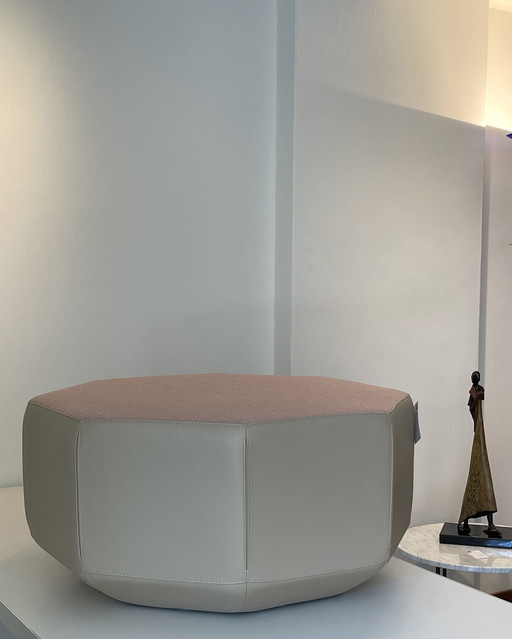 Leolux Amulet pouffe