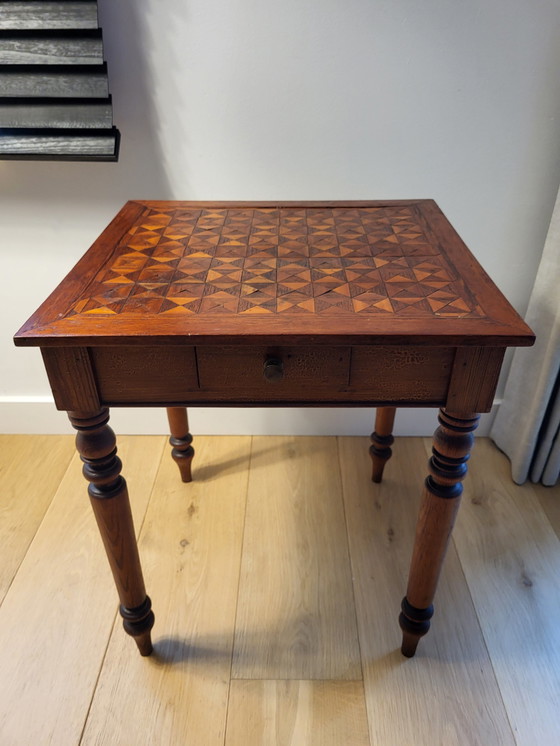 Image 1 of Table d'appoint ou table à plantes carrée en bois, pieds tournés, style campagnard, France.