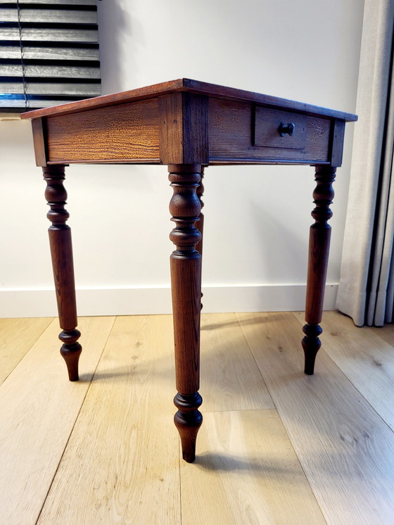 Image 1 of Table d'appoint ou table à plantes carrée en bois, pieds tournés, style campagnard, France.