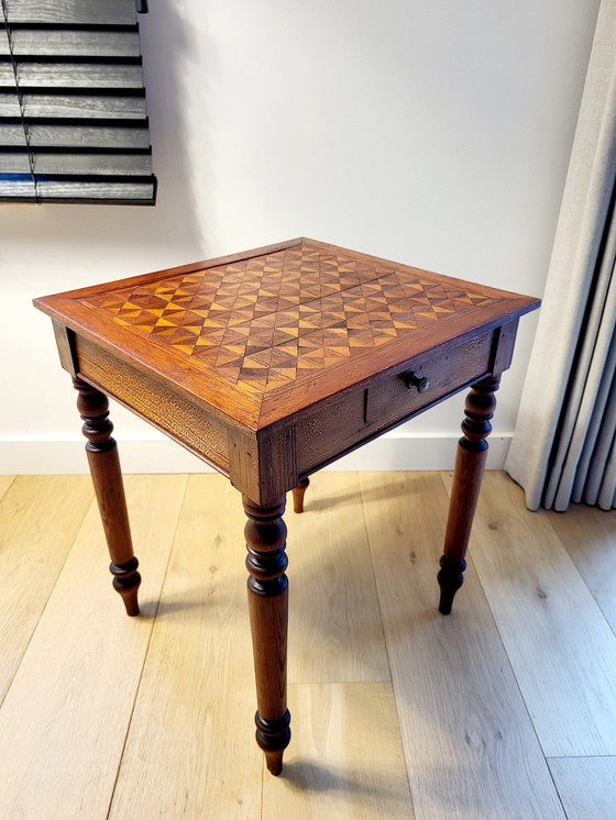 Image 1 of Table d'appoint ou table à plantes carrée en bois, pieds tournés, style campagnard, France.