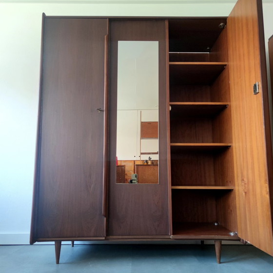 Image 1 of Armoire vintage à trois portes