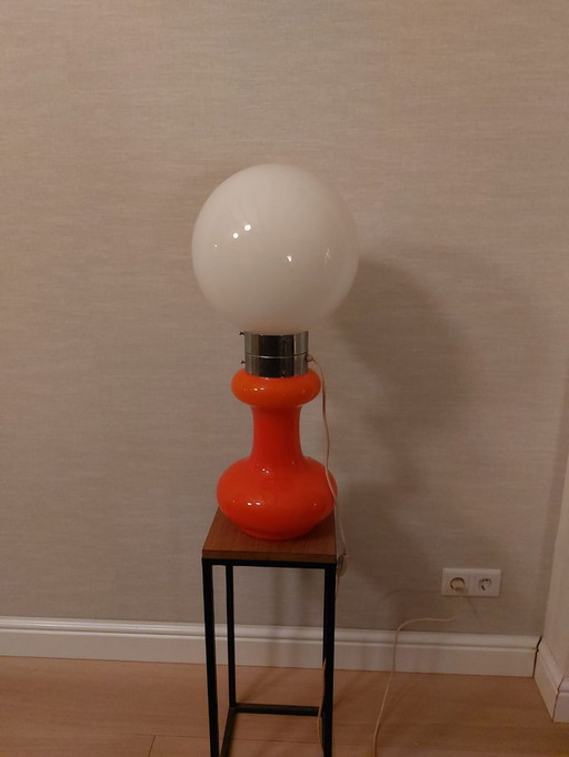 Massive table lamp