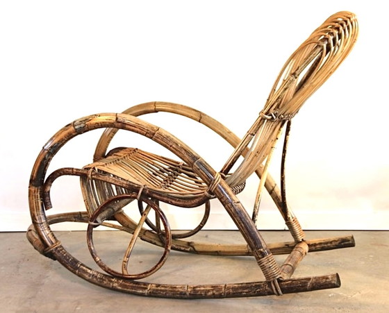 Image 1 of Fauteuil à bascule vintage en bambou