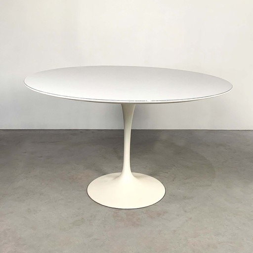 Table tulipe Eero Saarinen