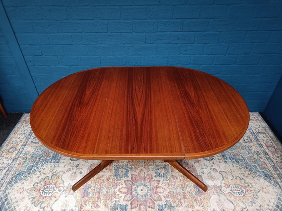Image 1 of Table de salle à manger ovale ronde danoise vintage extensible