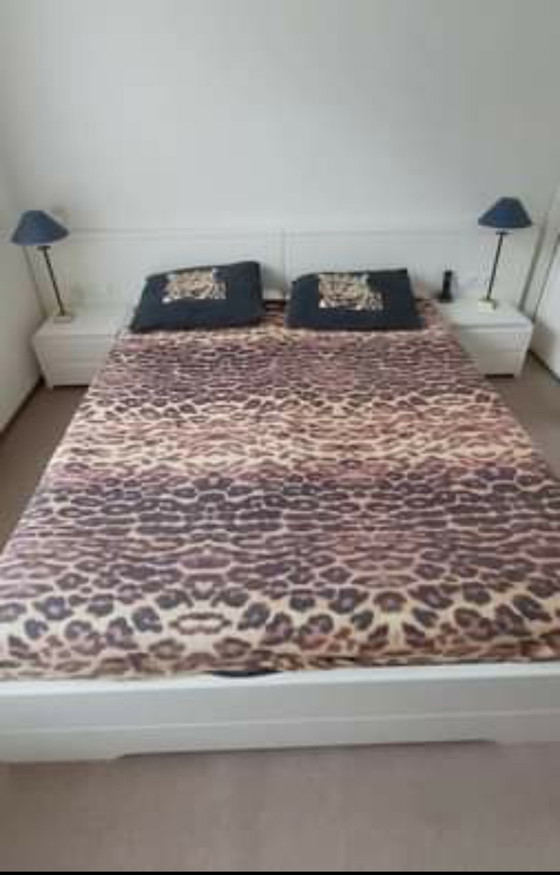 Image 1 of Auping double bed incl. bedside tables