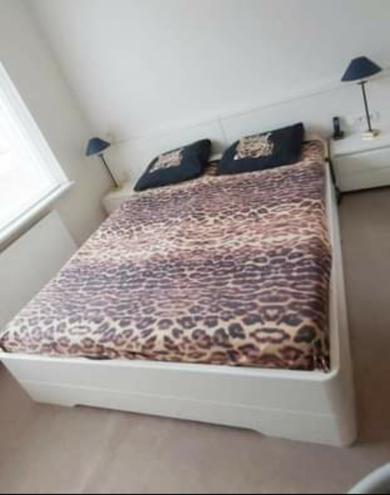 Image 1 of Auping double bed incl. bedside tables