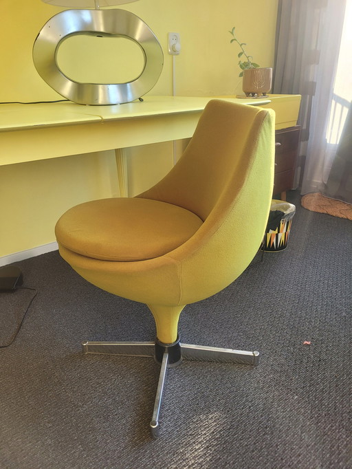 Vintage Meurop swivel chair Polaris by Pierre Guariche