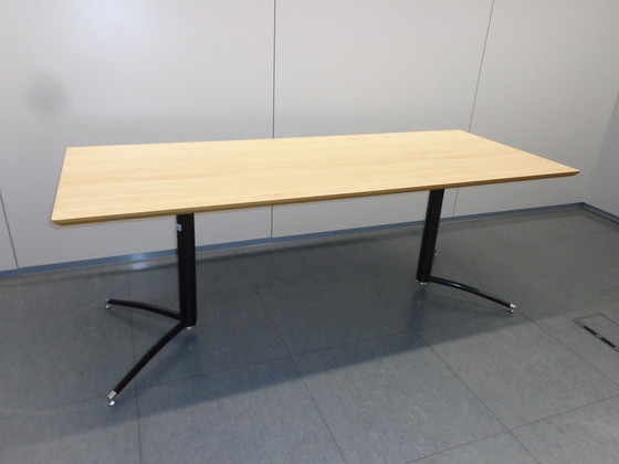 Image 1 of Meeting table Artifort