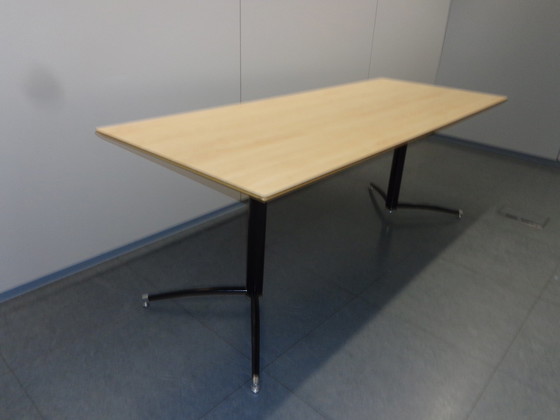 Image 1 of Meeting table Artifort